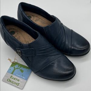 NWT Earth Origins Madison Navy Blue Leather 2” heel slip-on shoes